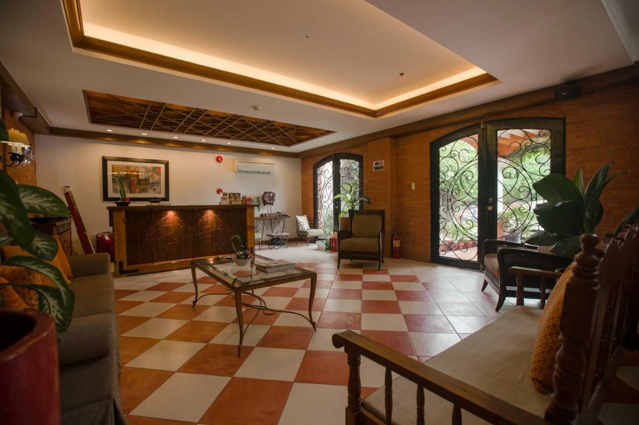Hotel Emilia ダバオ　シティ エクステリア 写真